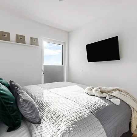 Ocean View 14 Apartment *
